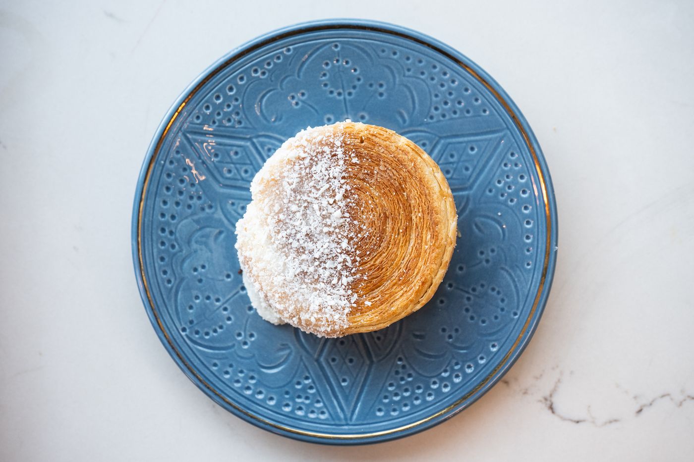 Sugared cruffin on a blue plate